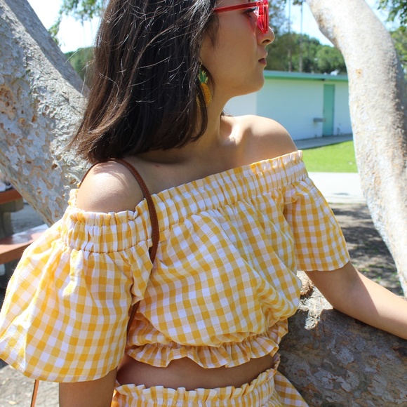 🚨END OF SUMMER SALE// Yellow 2 piece Set - Picture 5 of 8